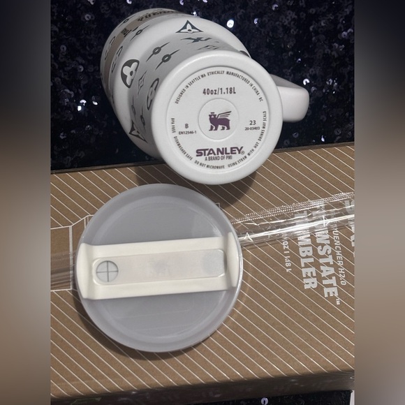 Stanley White Quencher H2.0 Tumbler with Iridescent Accent - Picture 3 of 6